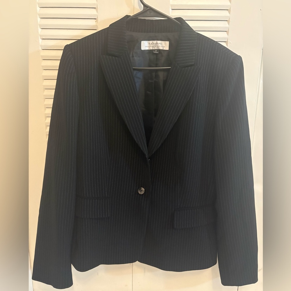 TAHARI Black Pinstripe Blazer